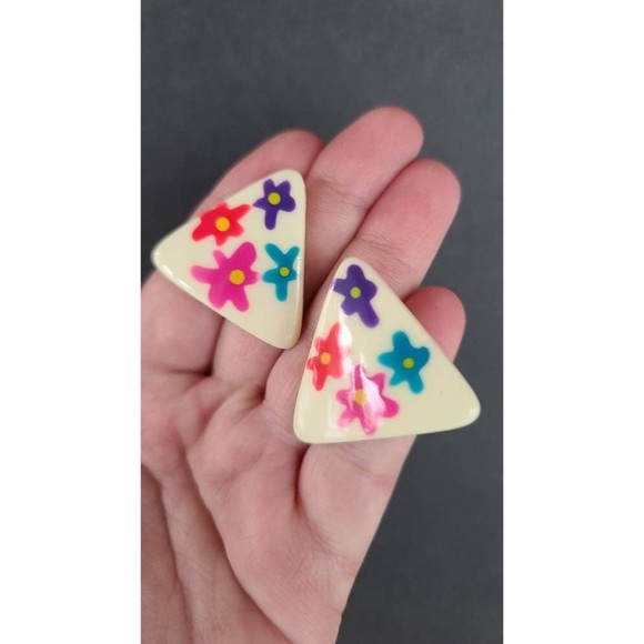 80s Triangular Floral Earrings - Picture 6 of 10